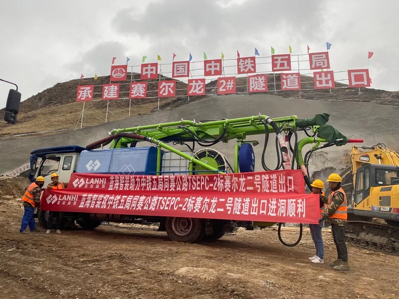 意大利贵宾会LCHP40C车载湿喷机械手助力同赛公路赛尔龙二号隧道出口建设